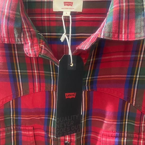 Levi’s Women’s Red Check Cropped Shirt - Picture 7 of 8